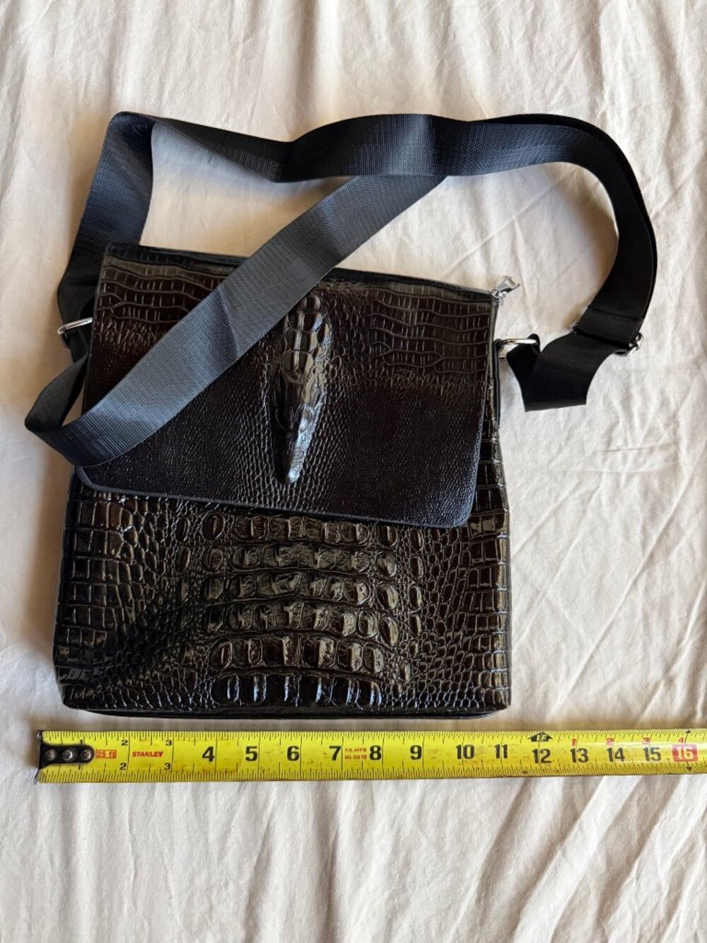 NWOT Black Croc Embossed Vegan Leather Crossbody Messenger Bag Croc Head Dustbag